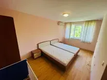 кровати, шкаф в спальне