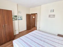 ліжко та гардероб