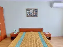 гардероб та ліжко