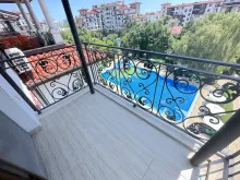 вид на басейн з тераси