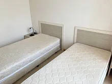 две односпальные кровати