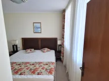 двоспальне ліжко