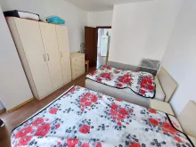 два односпальні ліжка