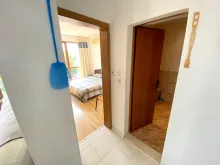 вхід у ванну кімнату та спальню