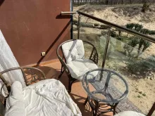 стіл, два стільці