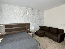 ліжко та диван