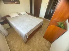 ліжко у спальні