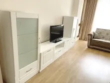 телевізор та інші меблі