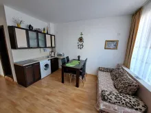 кухонний куточок, диван, стіл, стільці