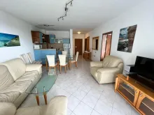 вітальня трикімнатної квартири у комплексі Sun Coast