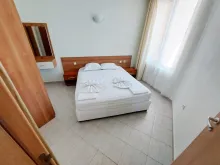 ліжко у спальні