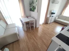 диван та інші меблі