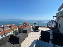 велика тераса з видом на море