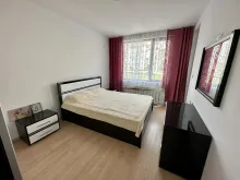 ліжко у спальні