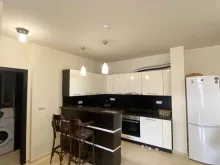 кухня з барною стійкою