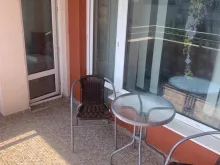 садові меблі на терасі