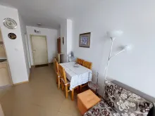 диван та стіл