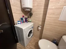 пральна машина у ванній