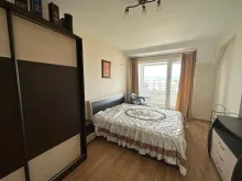 ліжко у спальні