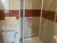 туалет та душова кабіна