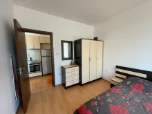 гардероб та ліжко