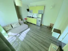 диван та кухонний гарнітур
