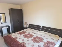 гардероб та двоспальне ліжко