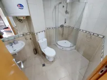 душова кабіна, умивальник, туалет