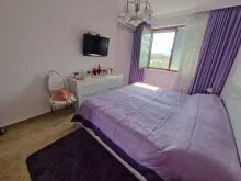 ліжко, телевізор