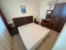 ліжко у спальні