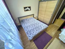 гардероб та двоспальне ліжко