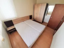 Кровать и шкаф