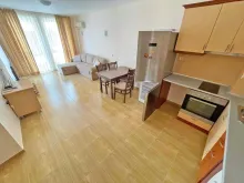 простора вітальня