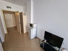 холодильник, мікрохвильова піч, телевізор