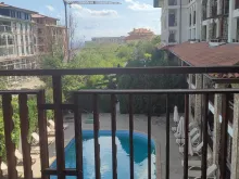 вид з тераси на басейн