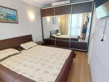 спальня з меблями