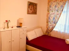 комод, ліжко