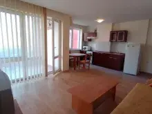 диван, кухня, холодильник