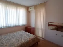 ліжко у спальні