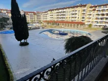 вид на басейн з тераси
