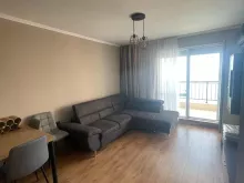 диван у кімнаті
