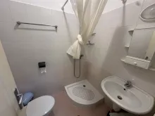 ванна кімната з душем