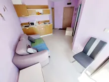 Стол со стульчиками и диван
