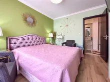 ліжко у спальні