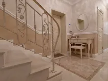 сходи на другий поверх