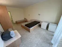 Кровать и тумбочки
