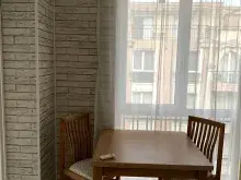 обеденный стол со стульми