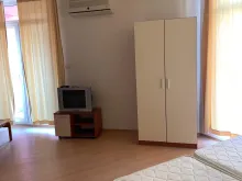 ліжко, шафа