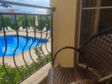 стілець, тераса, вид на басейн