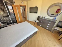 ліжко, комод